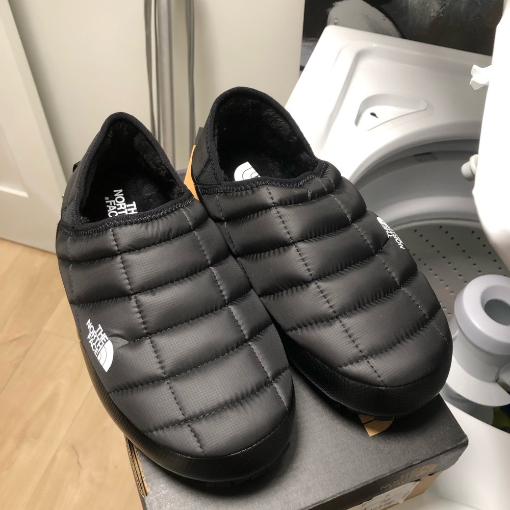 BRAND NEW North Face Thermoball Shoes